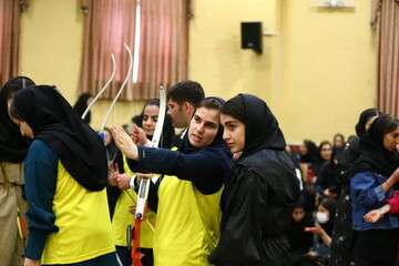 برگزاری همایش تیراندازی با تیر و کمان دانشجویان دختر توسط شهرداری منطقه ۵