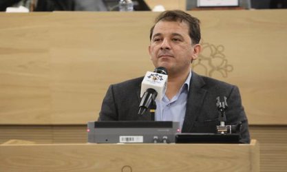 میدان سیاست و نامردی پهلوان نمی‌شناسد