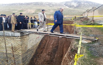 بازدید استاندار از مخزن ۲۰۰۰ متر مکعبی ذخیره آب شهرستان تازه آباد