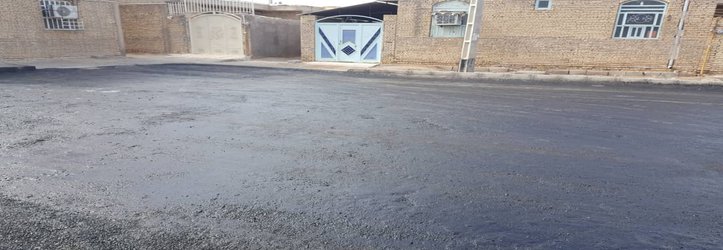 قیرپاشی و آسفالت ادامه معابر و محوطه های منازل دویست واحدی