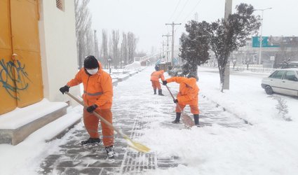 عملیات برف روبی معابر سطح شهر جهت تسهیل در عبور و مرورشهروندان عزیز توسط نیروهای خدوم  شهرداری ابهر