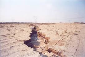 فرونشست زمین به علت برداشت بی رویه از آبهای زیر زمینی