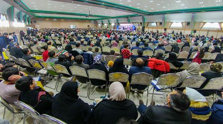 جشن تجلیل از دانش آموختگان توزیع برق زنجان همزمان با چهلمین سالگرد پیروزی انقلاب اسلامی برگزار شد