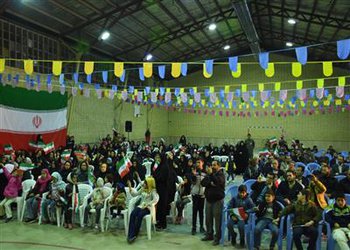 جشن پیروزی انقلاب اسلامی در محله شهدا بروجن برگزار شد