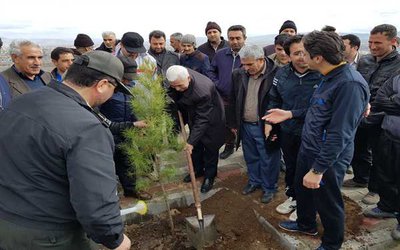 مراسم جشن درخت کاری با حضور قشرهای مختلف مردمی و مسئولان نهادهای شهرستان خوی برگزار شد