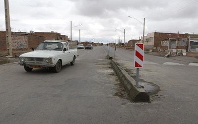 در راستای کاهش حوادث و تصادفات درون شهری : نصب جداکننده در چهارراه پزشک انجام می شود .