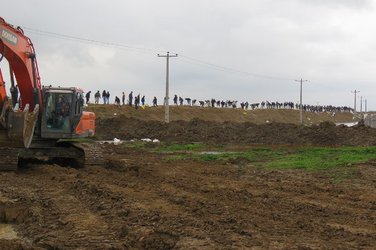 اجرای دایک حفاظتی در حاشیه رودخانه قره‌سو، مانعی بر ورود سیلاب به روستای یامپی