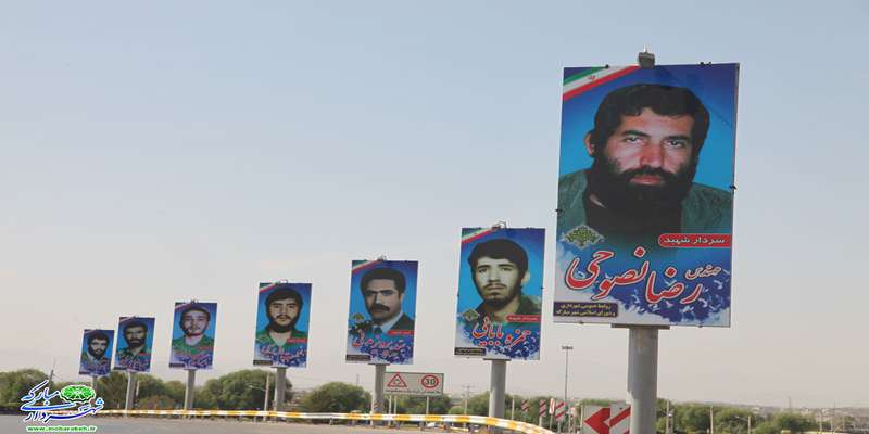 گزارش تصویری/ تعویض تمثال مبارک سرداران شهید در ورودی شهر