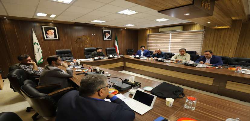 ذاکری: عدم حضور شهردار در جلسه ی کمیسیون بهداشت، محیط زیست و خدمات شهری شورا با توجه به دعوت رسمی - اداری از ایشان، ایجاد اخلال در انجام وظیفه نظارتی شورا می باشد./ عاقلمنش: رئیس کمیسیون، هماهنگی های لازم جهت تشکیل جلسه ای با حضور ریاست محترم شورا و نهادهای بازرسی، امنیتی، نماینده تام الاختیار استانداری را بعمل آورند تا به نقطه نظری واحد دست پیدا کنیم.