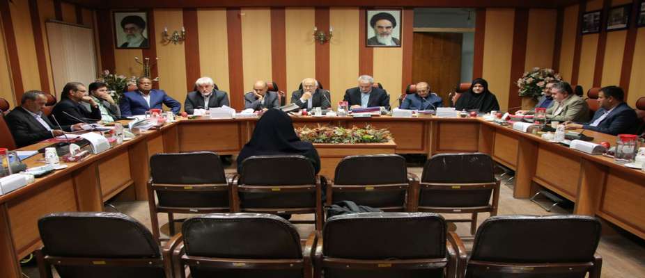 در صد و دومین نشست عمومی شورای اسلامی شهر کرمان مطرح شد:  انتشار آیین نامه ساخت و ساز در سایت شفافیت شهرداری/اختصاص 52 میلیارد تومان به آسفالت معابر عمومی/ تصویب 884 میلیارد...