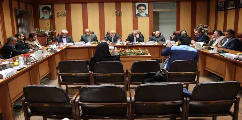 در نشست عمومی شورای شهر کرمان مطرح شد:  مخالفت با دفن میت در عباسعلی/ تاکید بر اجرای مصوبه ارتقای کیفی سیماومنظر شهری/ انتقاد از موازی کاری فرهنگی شهرداری/ استقبال از پنجشنبه...