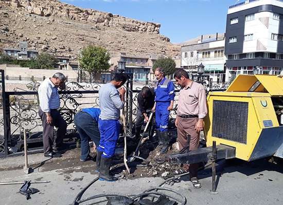 رفع حادثه در خط انتقال آب شرب لوله مادر و آهنی شهر ماکو