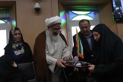 آئین "گل واژه های صبر" ویژه برنامه تجلیل از مادران دو شهید در قزوین برگزار شد