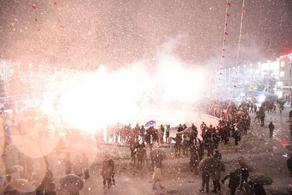 گزارش تصویری ازطنین انداز شدن بانگ الله اکبر و نورافشانی کردن در پیاده راه فرهنگی شهدای ذهاب  درشب پیروزی شکوهمند انقلاب اسلامی