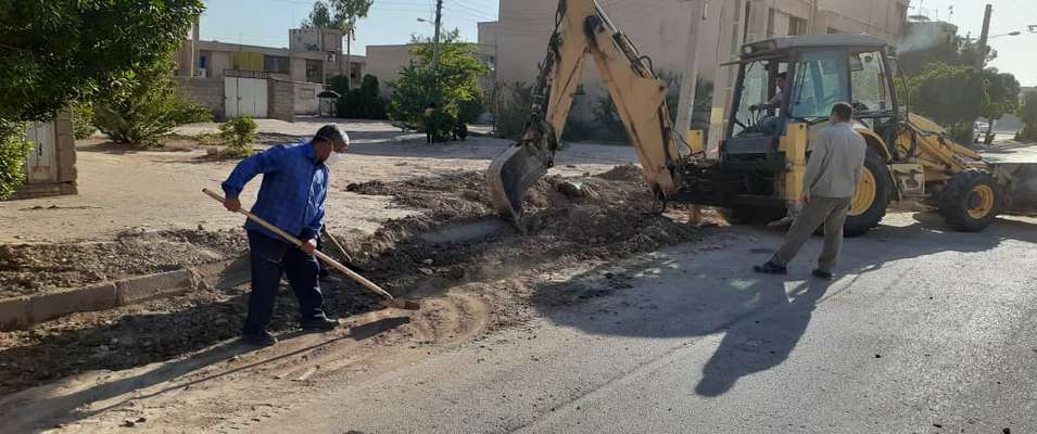 زیرسازی معابر کوی سوم خرداد و آماده سازی جهت لکه گیری آسفالت توسط شهرداری خرمشهر