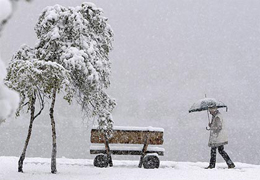 عملیات ۱۴ ساعته برف‌روبی در فرودگاه بین‌المللی امام‌خمینی(ره)