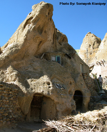 معماری صخره ای در روستای کندوان