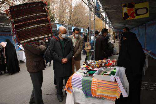 بازار صنایع دستی و مصنوعات هنری، بازار بسیار  ...