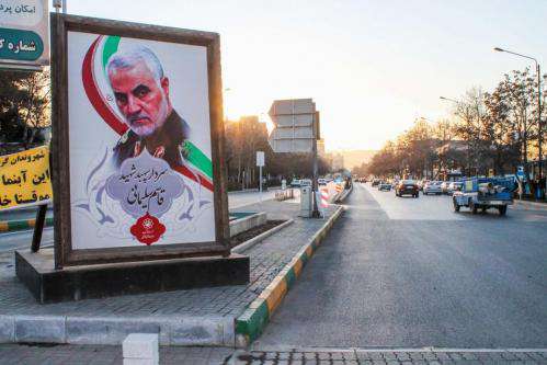 اکران ۴۸ سازه قاب عکس سرداران شهید در مشهد