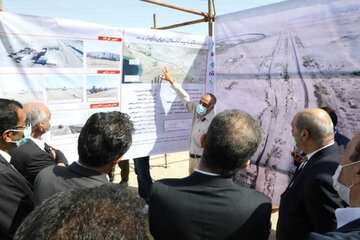 مشاور رییس جمهوری از بزرگراه چابهار - کُنارک بازدید کرد