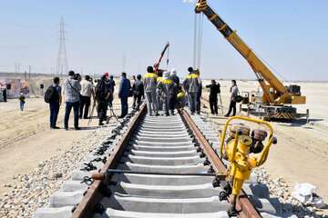 ساخت نخستین دستگاه ریل‌گذار در ایران