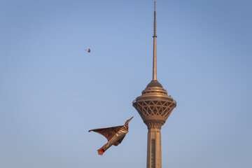 افزایش سرعت باد و خیرش گردوخاک در تهران، قم و سمنان