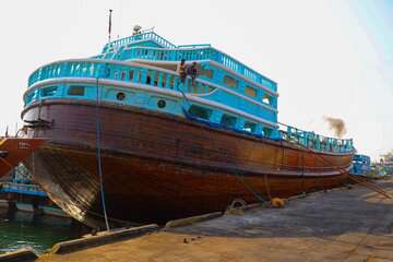 لنج تجاری با ظرفیت ۲ هزار و ۷۰۰ تن در بندرشهید باهنر پهلودهی شد