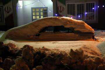 ارتفاع برف در برخی جاده‌های کوهستانی گیلان به بیش از ۶۰ سانتیمتر رسید