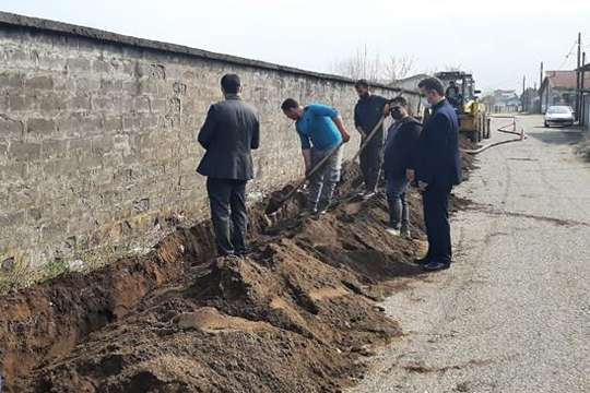 آغاز عملیات لوله گذاری شبکه آبرسانی روستای علی آباد کپورچال شهرستان انزلی