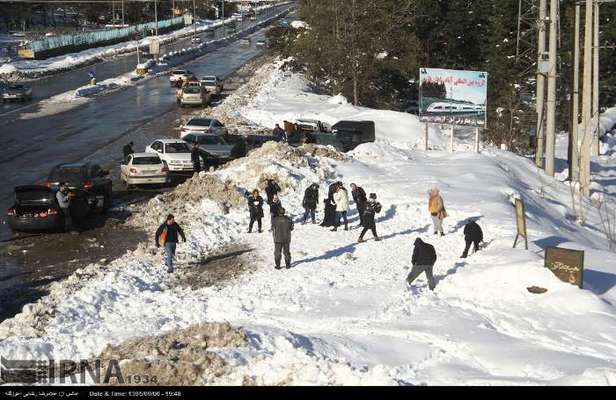 جاده‌های کوهستانی مازندران برفی و پرترافیک شد