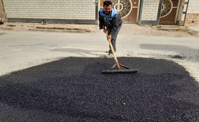 معابر کوی بوستان توسط شهرداری خرمشهر لکه گیری آسفالت شدند