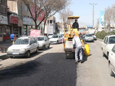 بیش از 42هزار متر مربع از معابر نواحی متصل و منفصل منطقه یک شهرداری قزوین لکه گیری و آسفالت شد