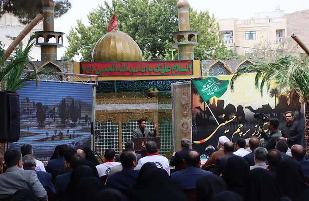 اهتزاز بیرق سید و سالار شهیدان حضرت ابا عبدالله الحسین (ع)  در شاهرود/نوای "لبیک یا حسین"مردم عزادار  شاهرود را حسینی کرد