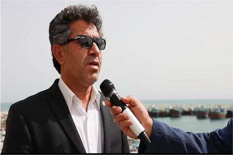 عملیات پاک‌سازی آب‌های گناوه از آلودگی نفتی ادامه دارد