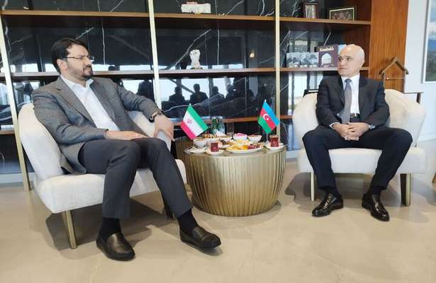 استقبال معاون نخست وزیر آذربایجان از وزیر راه و شهرسازی