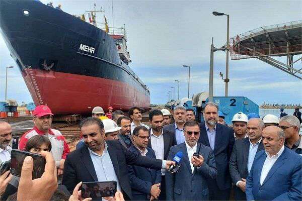 یک کشتی بزرگ کانتینربر یخچالی در دریای خزر به آب انداخته شد