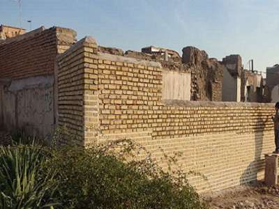 اتمام دیوار کشی خانه مومنان در محله دباغان
