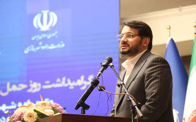 تمام تلاش‌های دیپلماتیک دولت برای حل مشکلات فعالین اقتصادی است