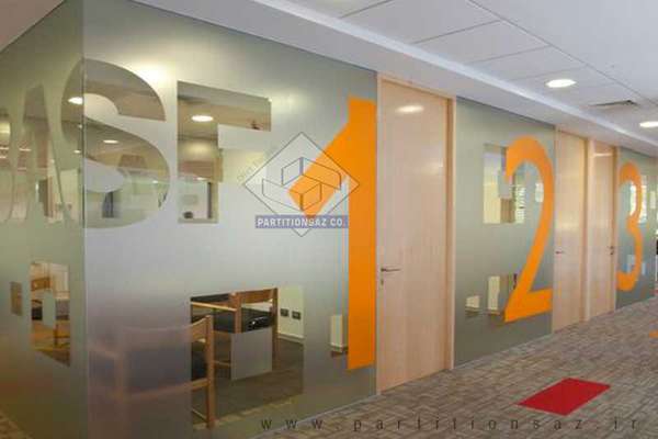  استیکر پارتیشن شیشه ای چیست و چه کاربردی دارد؟