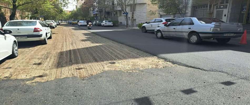 بهسازی خیابان صائب تبریزی با ۱۵۰۰ تن آسفالت