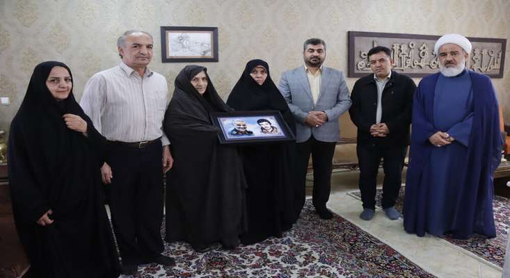 دیدار شهردار تبریز با خانواده معظم شهید والامقام «خان‌پور» و جانباز سرافراز «علی  پورحسین»