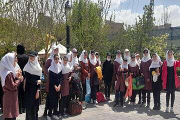 برگزاری اردوهای دانش آموزی با اجرای برنامه های فرهنگی ورزشی در سطح پارک‌های منطقه ۱