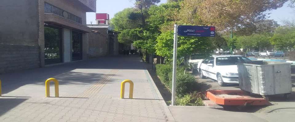 اجرا و نصب تابلوهای اسامی معابر در خیابان مطهری و فلسطین