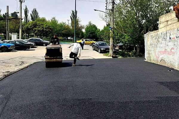 آسفالت‌ریزی ۱۳ هزار و ۹۳۱ تنی در ۶۶ محله و معبر شهری تبریز
