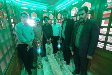 شهردار منطقه ۱ تبریز در مراسم غبارروبی از مزار عارف بالله "شاه حسین ولی" حضور یافت