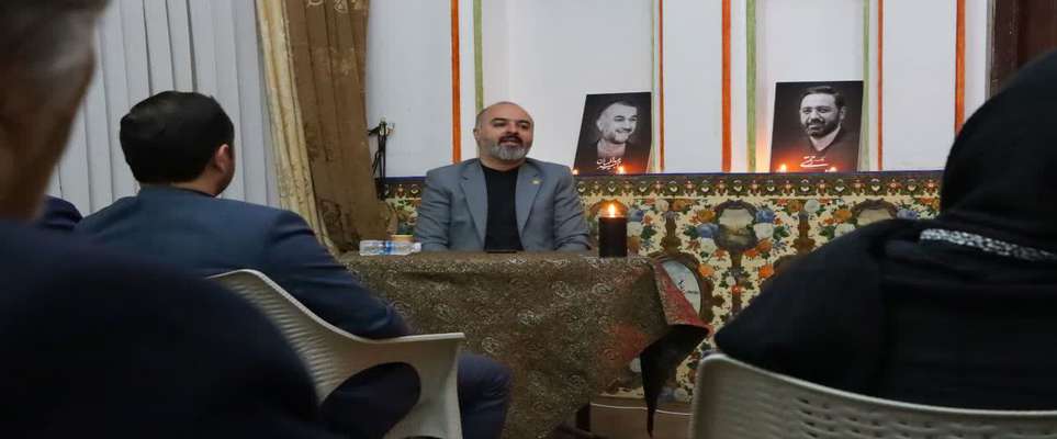 فرهنگسرای تاریخی نیکدل میزبان شب شعر "بر بال شهادت"