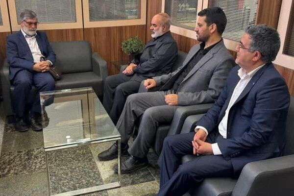 دیدار مدیرکل فرودگاه‌های استان بوشهر با خانواده شهید قاید