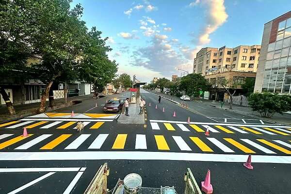 ایمن‌سازی ۳ کیلومتری و بهسازی ۸ ایستگاه اتوبوس مسیر BRT در بلوار ۲۲ بهمن