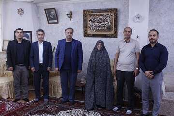 دیدار شهردار منطقه ۲ تبریز با خانواده معظم شهید والامقام نارونی