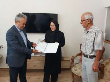 تجلیل شهردار منطقه ۵ از خانواده شهید اهل قلم، علی حسین زاده